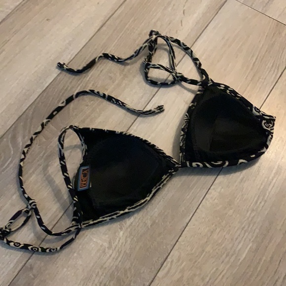 BECCA - Black and White Aztec Bikini - Picture 4 of 7